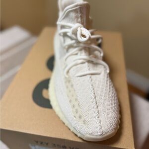 Yeezy Boost 350 V2 Sneakers